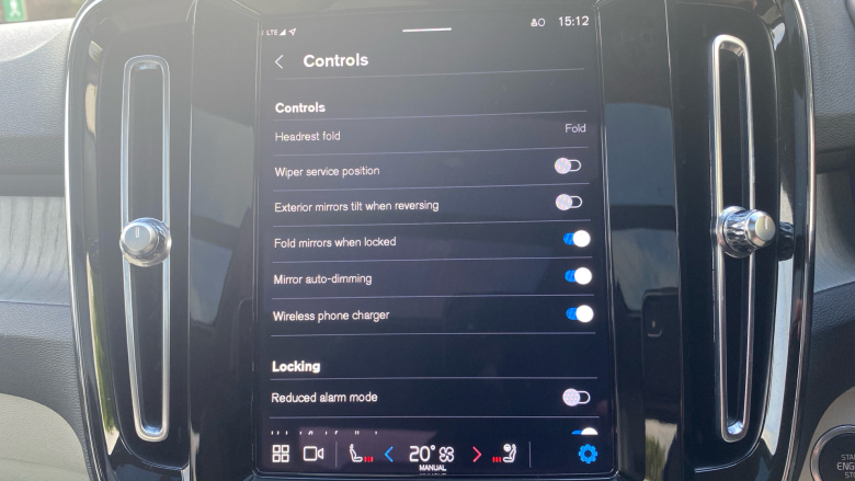 Volvo XC40 2.0 B4P Ultimate Dark 5dr Auto Petrol Estate